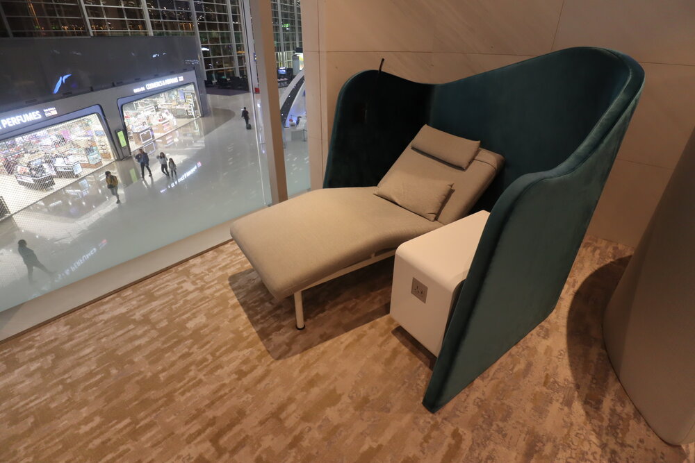 Korean Air First Class Lounge Seoul – Recliner booth