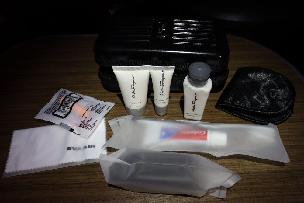 EVA Air 787 business class – Amenity kit contents