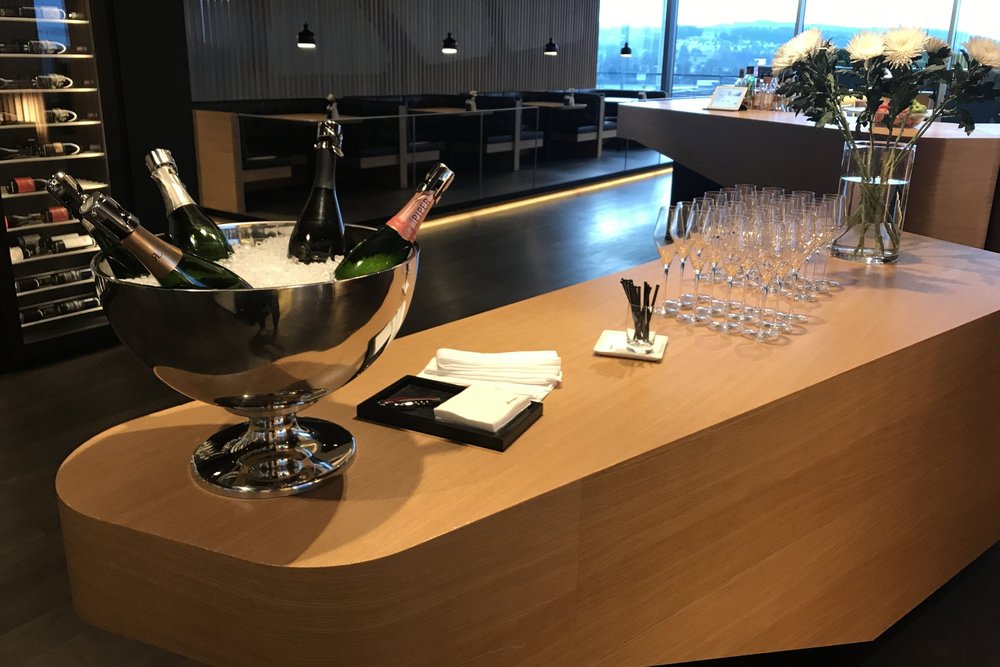 Swiss First Class Lounge Zurich – Champagne bar