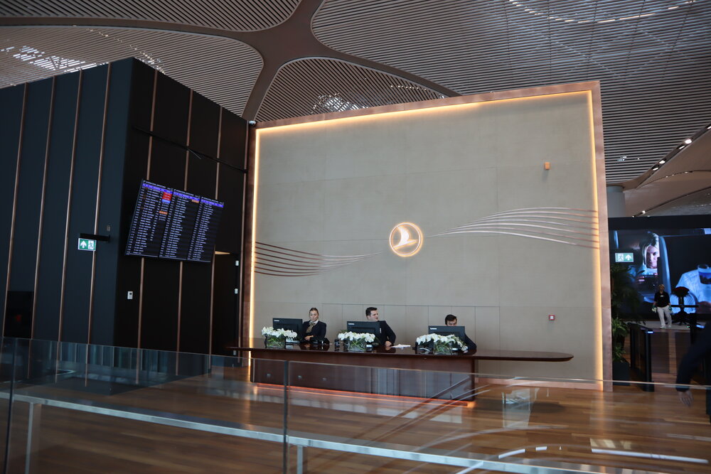 Photo of entrance to Turkish Airlines business class lounge