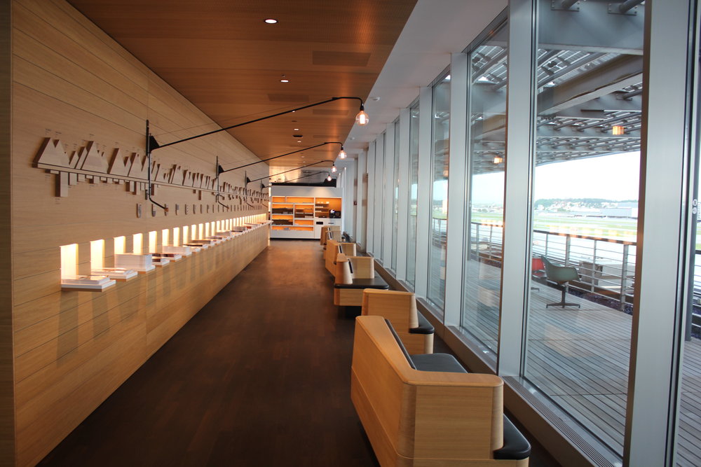 Swiss Senator Lounge Zurich – Hallway