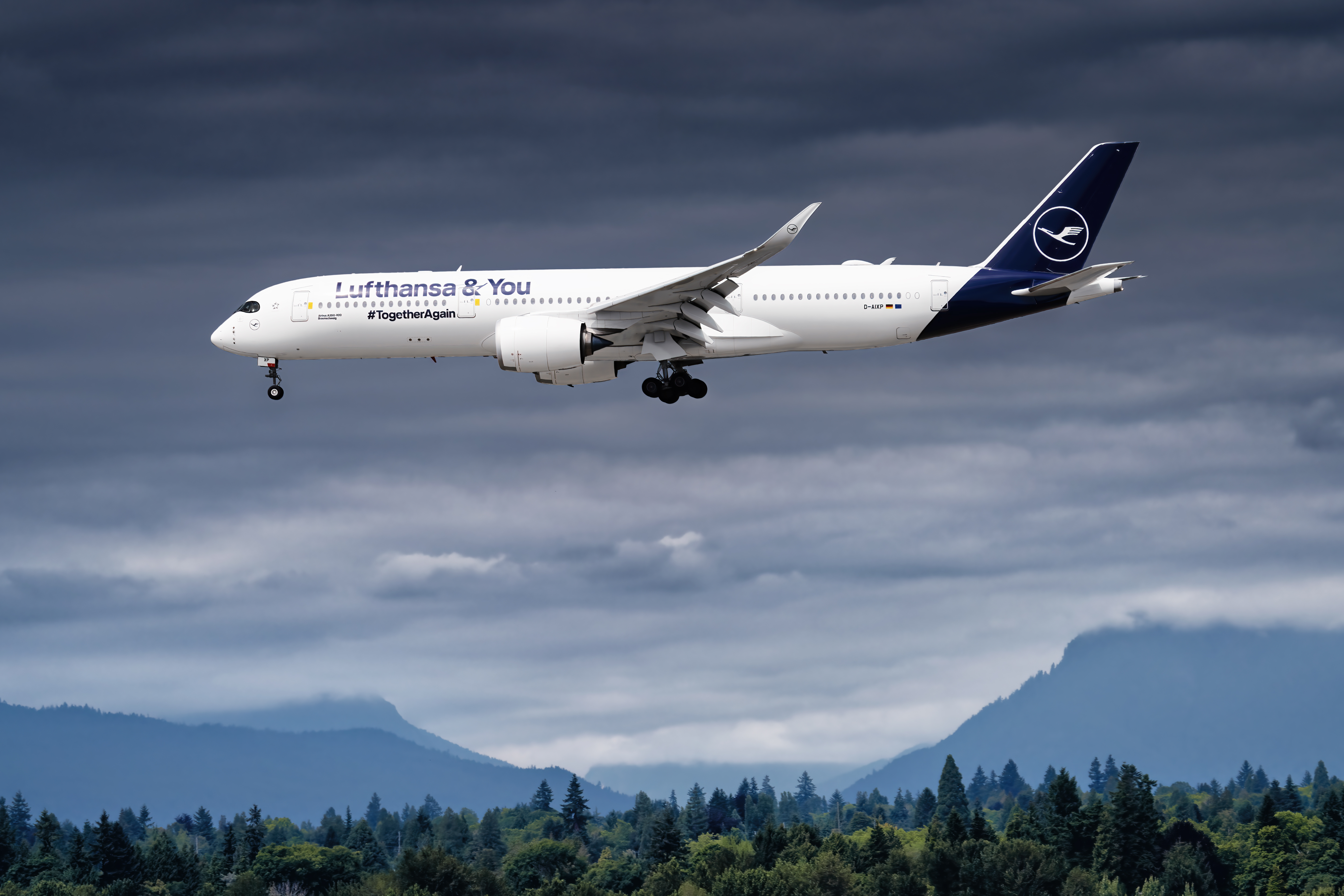 Lufthansa A350 at Vancouver