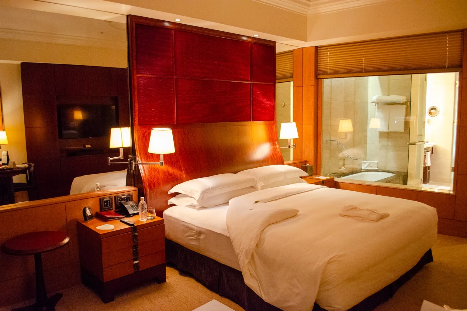 Shangri-La Tokyo hotel room