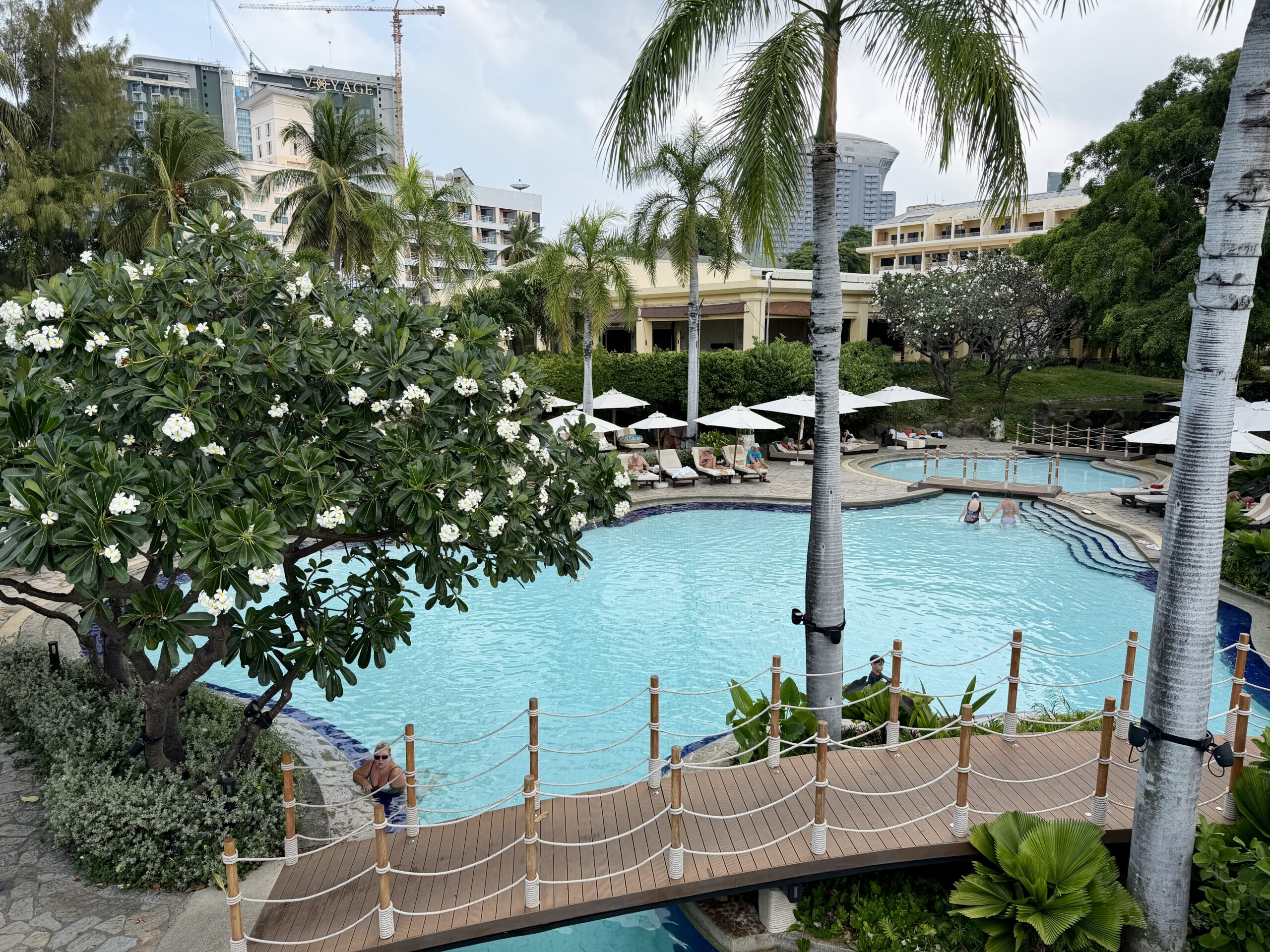 Dusit Thani Pool 2