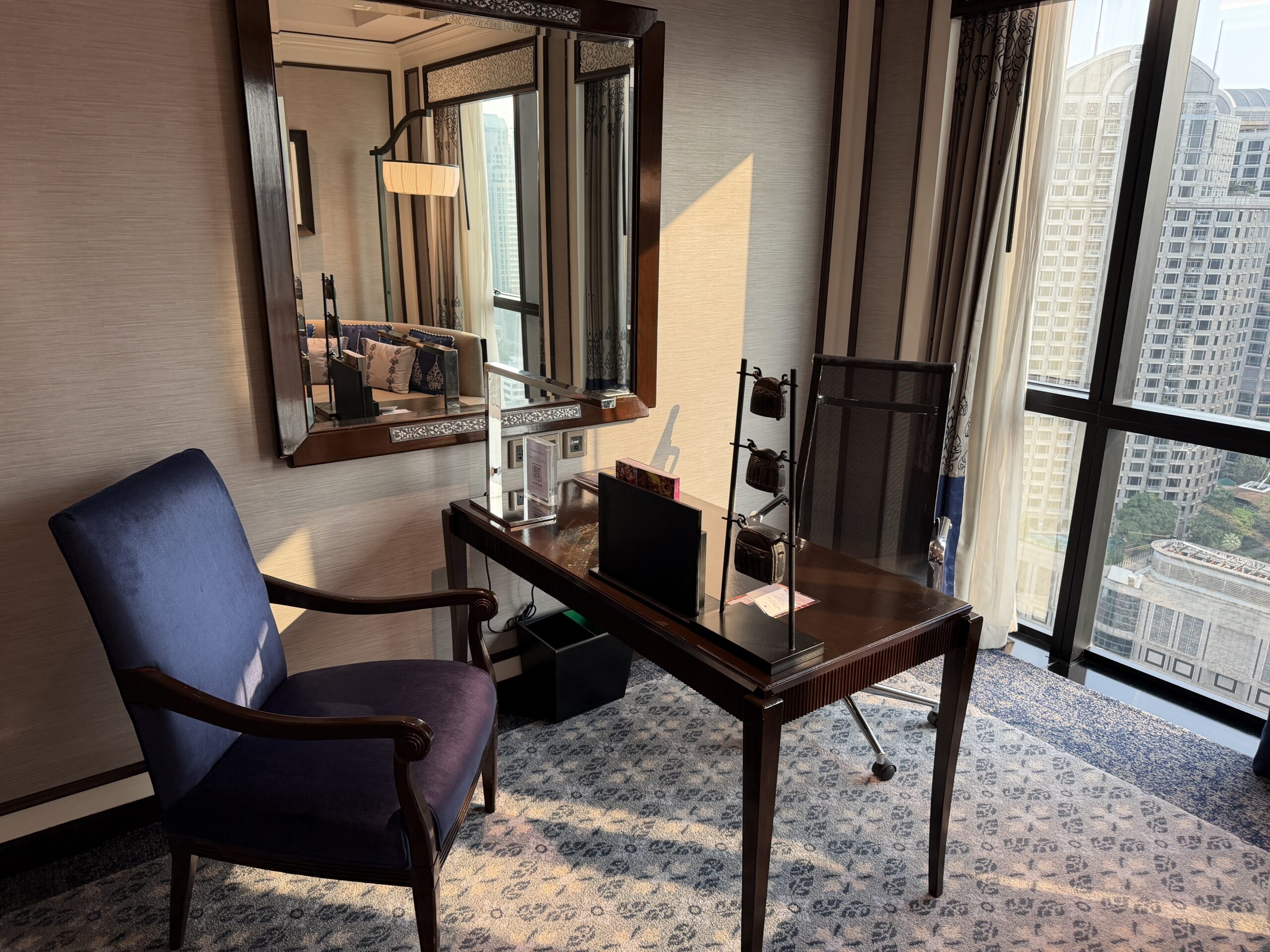 The Athenee Hotel Bangkok Royal King Desk