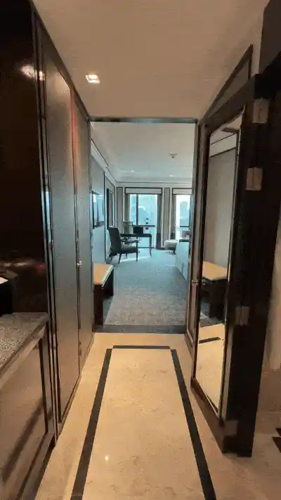The Athenee Hotel Bangkok – Royal King Room Walk in