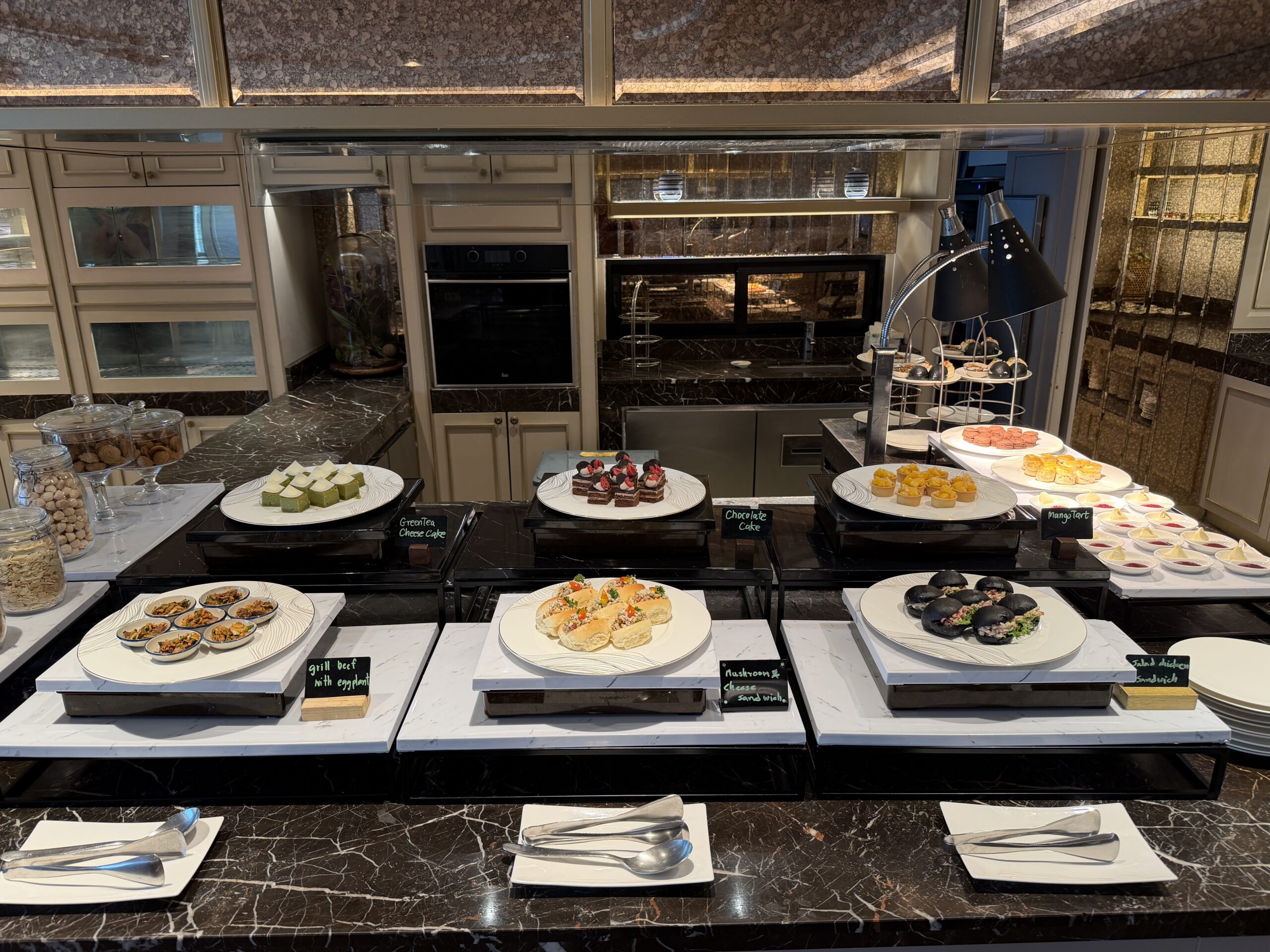 The Athenee Hotel, a Luxury Collection Hotel, Bangkok Afternoon Tea 1