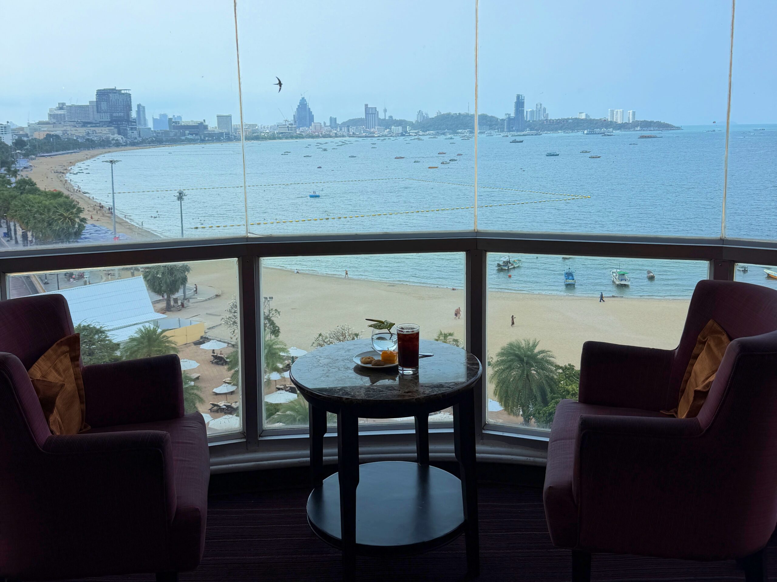 dusit thani lounge 1