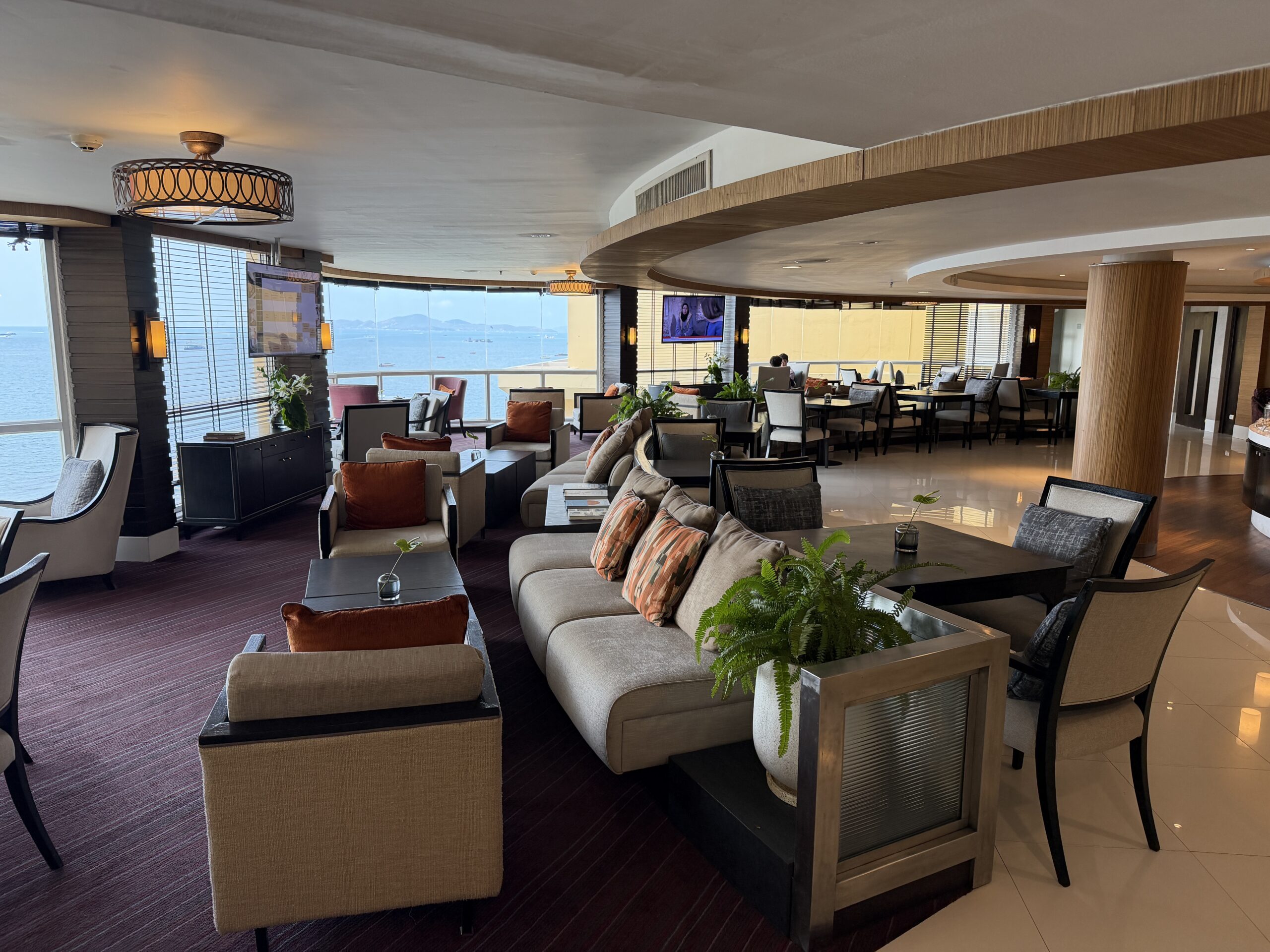 dusit thani lounge 2