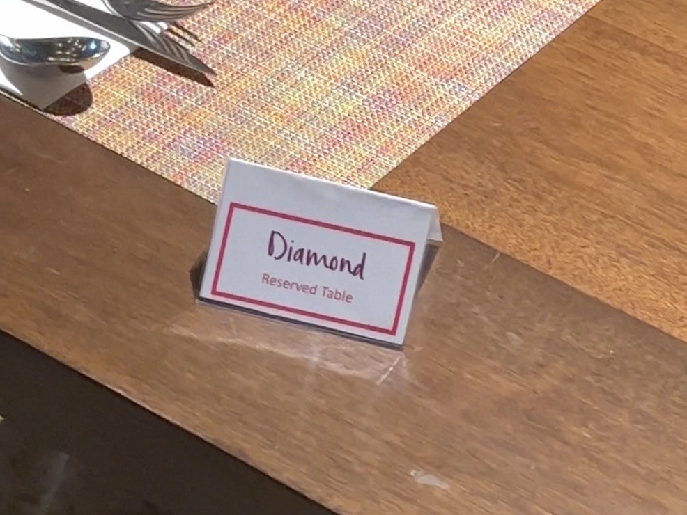 hilton diamond badge