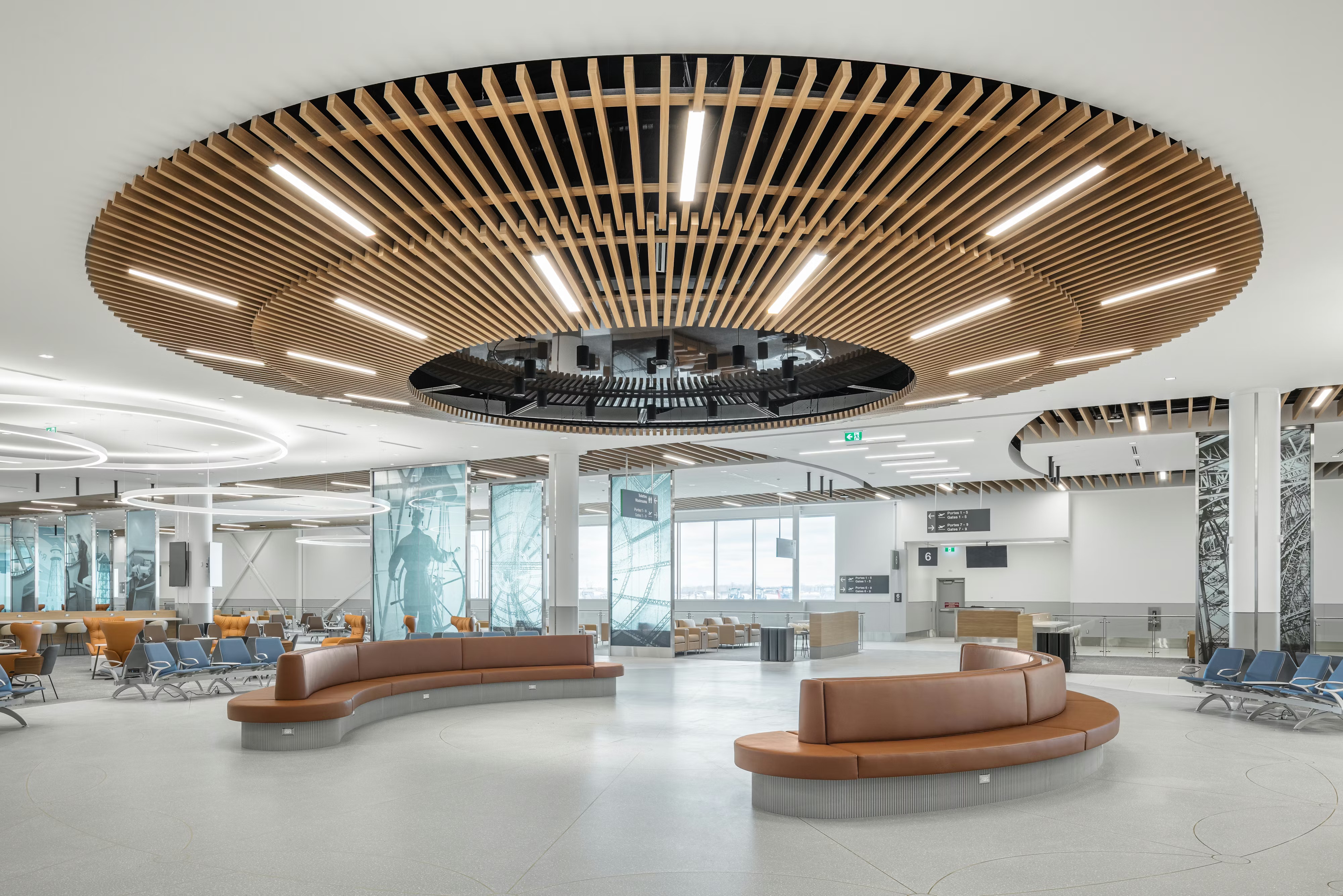 Montréal Metropolitan Airport terminal interior