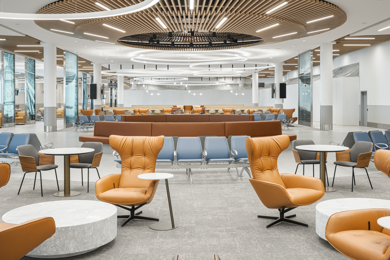 Montréal Metropolitan Airport departure lounge