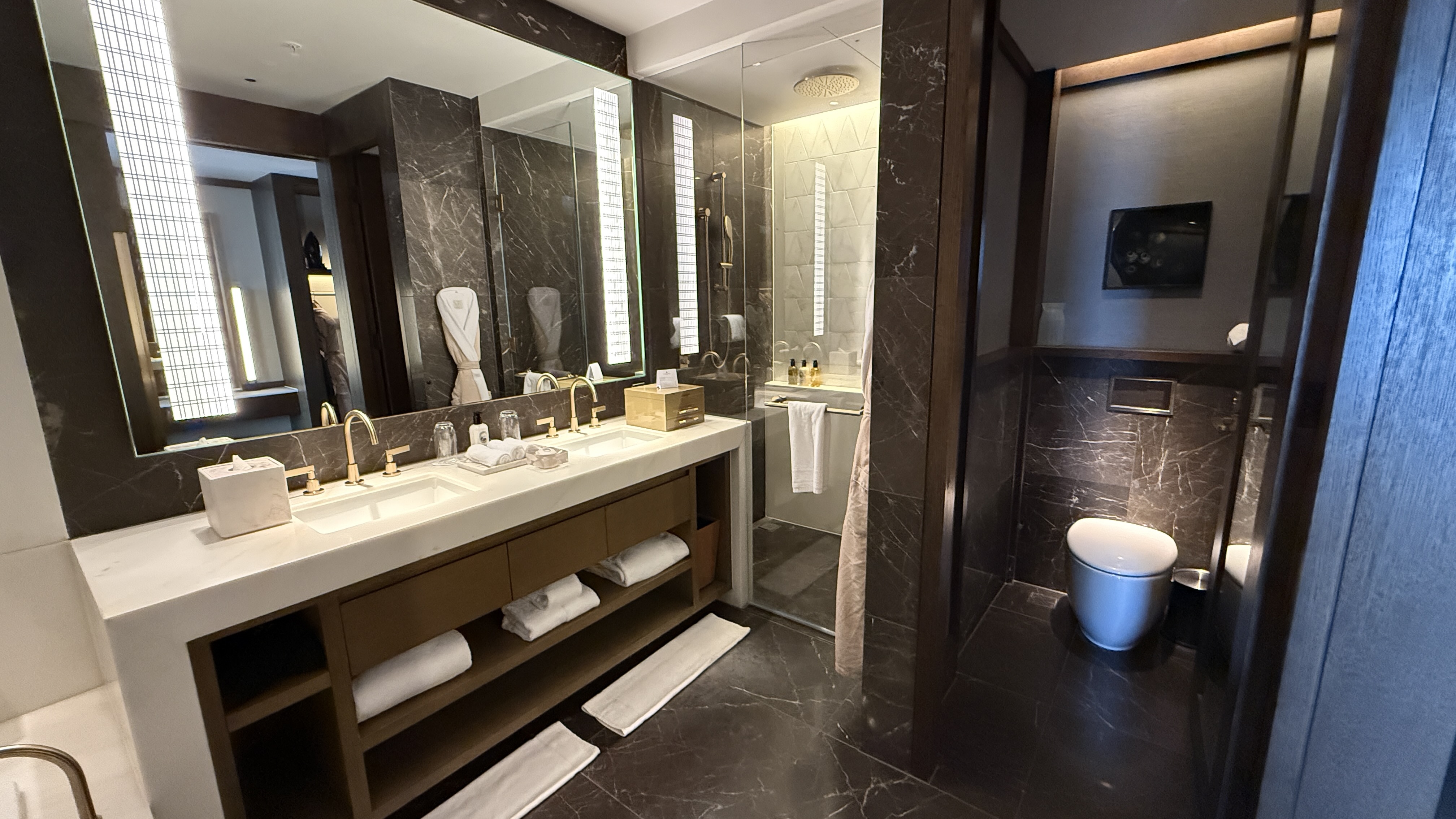 The Ritz Carlton Melbourne Deluxe King Room Bathroom