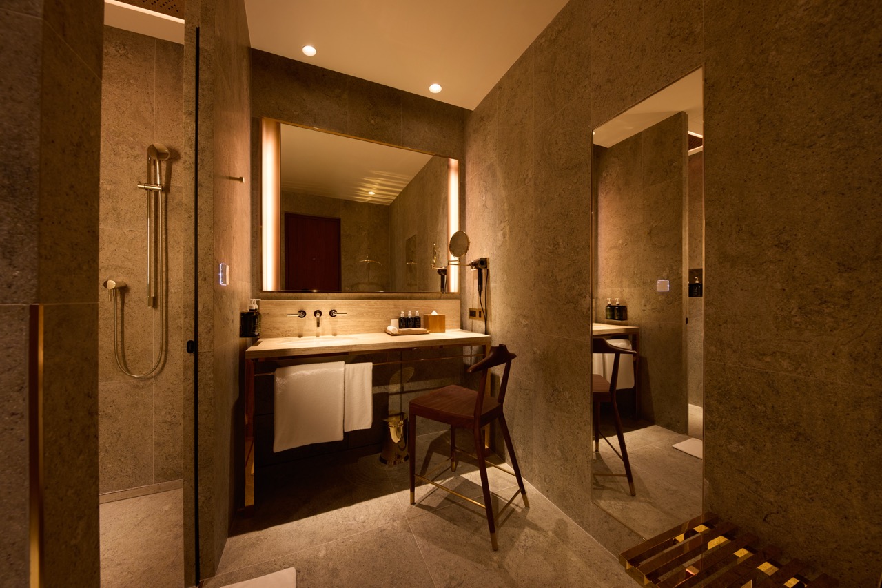Shower suite at The Wing, First lounge by Cathay Pacific in Hong Kong
