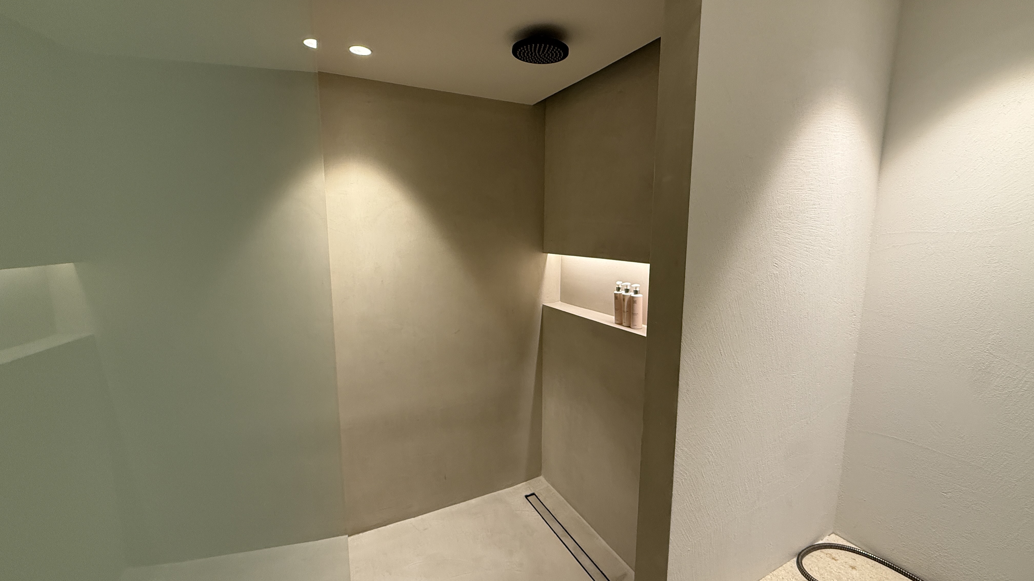 La Zambra Resort - Junior Suite Shower