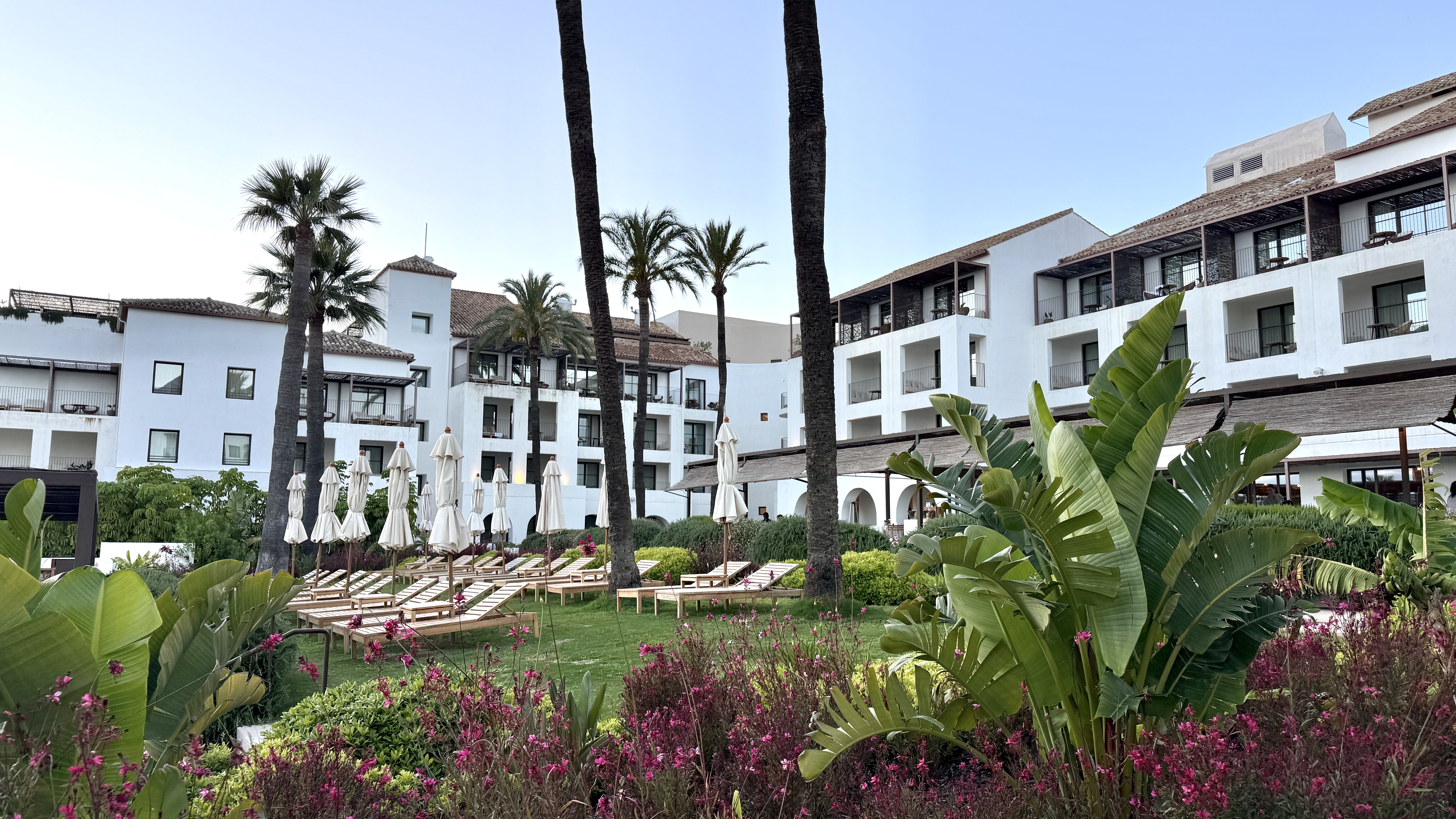 La Zambra Resort - Hotel Grounds