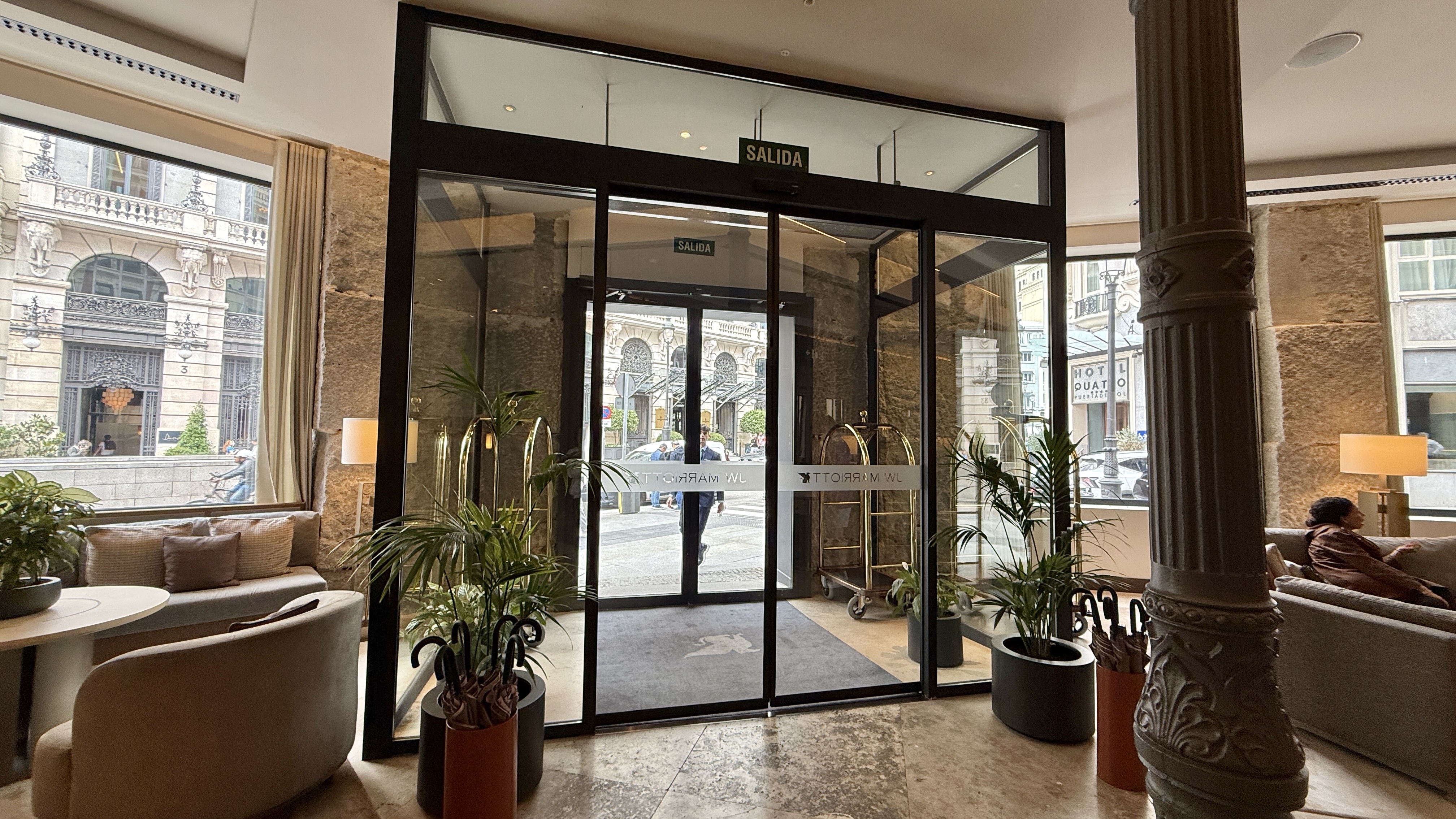 JW Marriott Hotel Madrid - Entrance