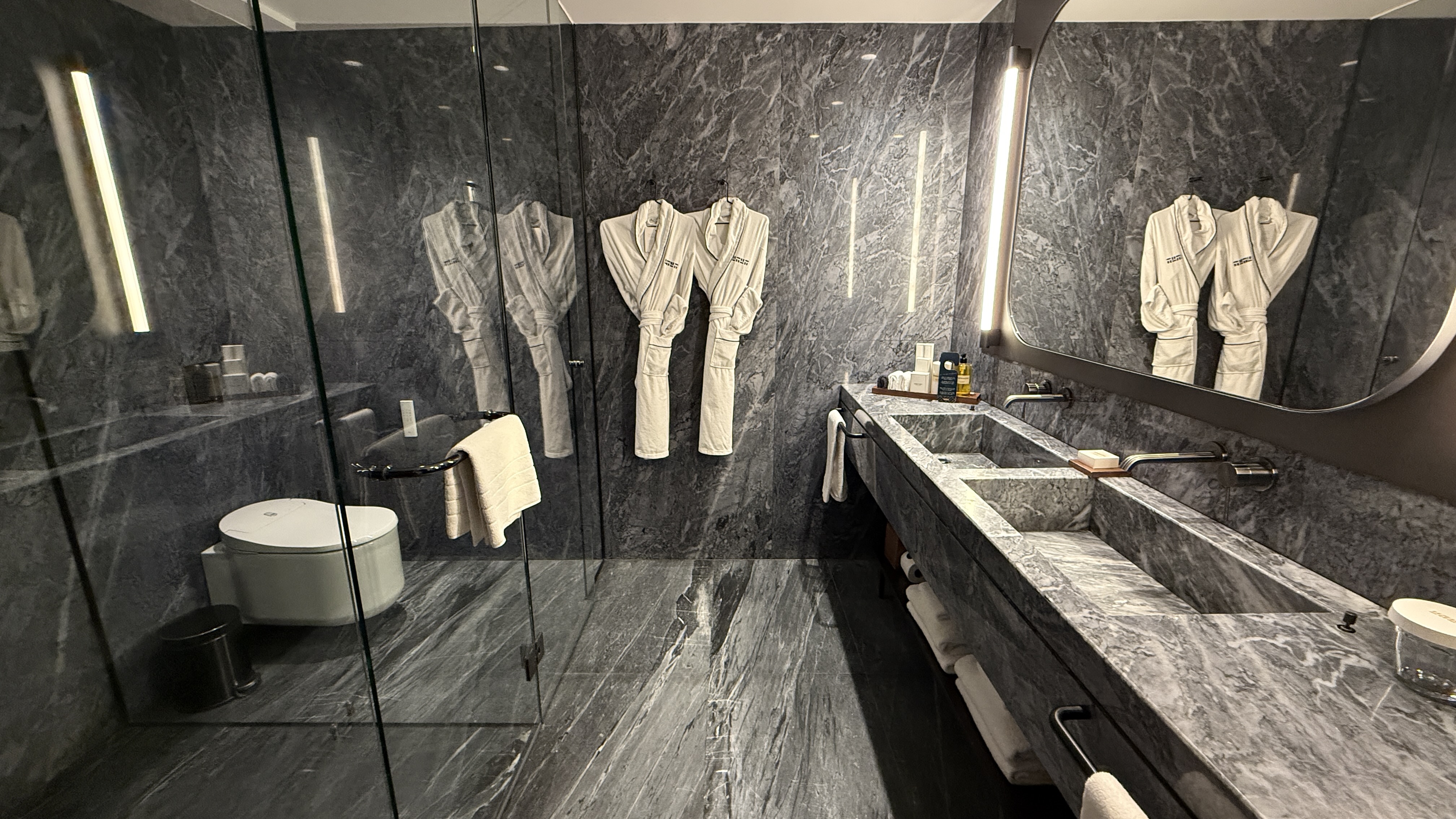 Thompson Madrid - Corner Suite with Terrace