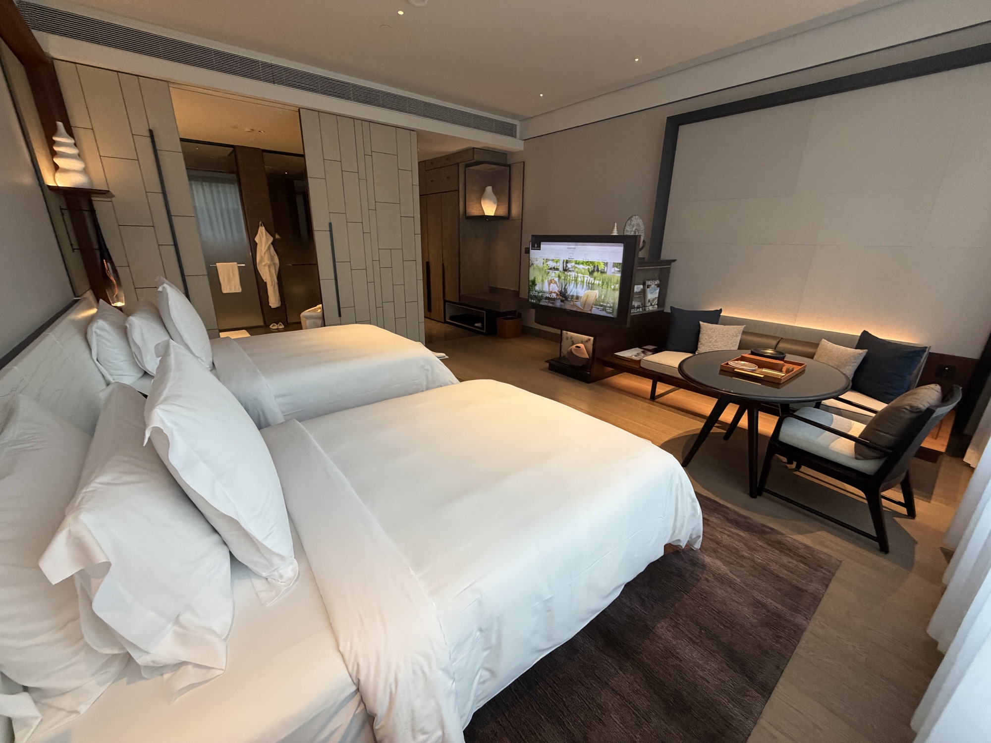 Riverfront Penthouse guest bedroom and bathroom at Four Seasons Hotel Bangkok at Chao Phraya River