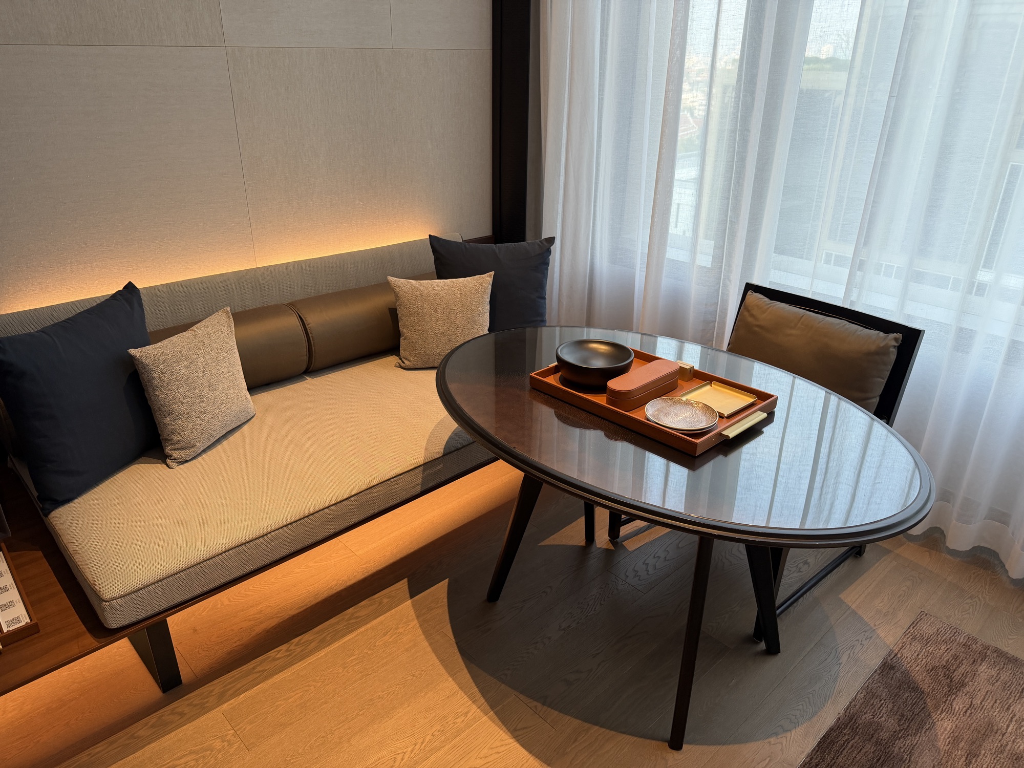 Riverfront Penthouse guest bedroom and bathroom at Four Seasons Hotel Bangkok at Chao Phraya River