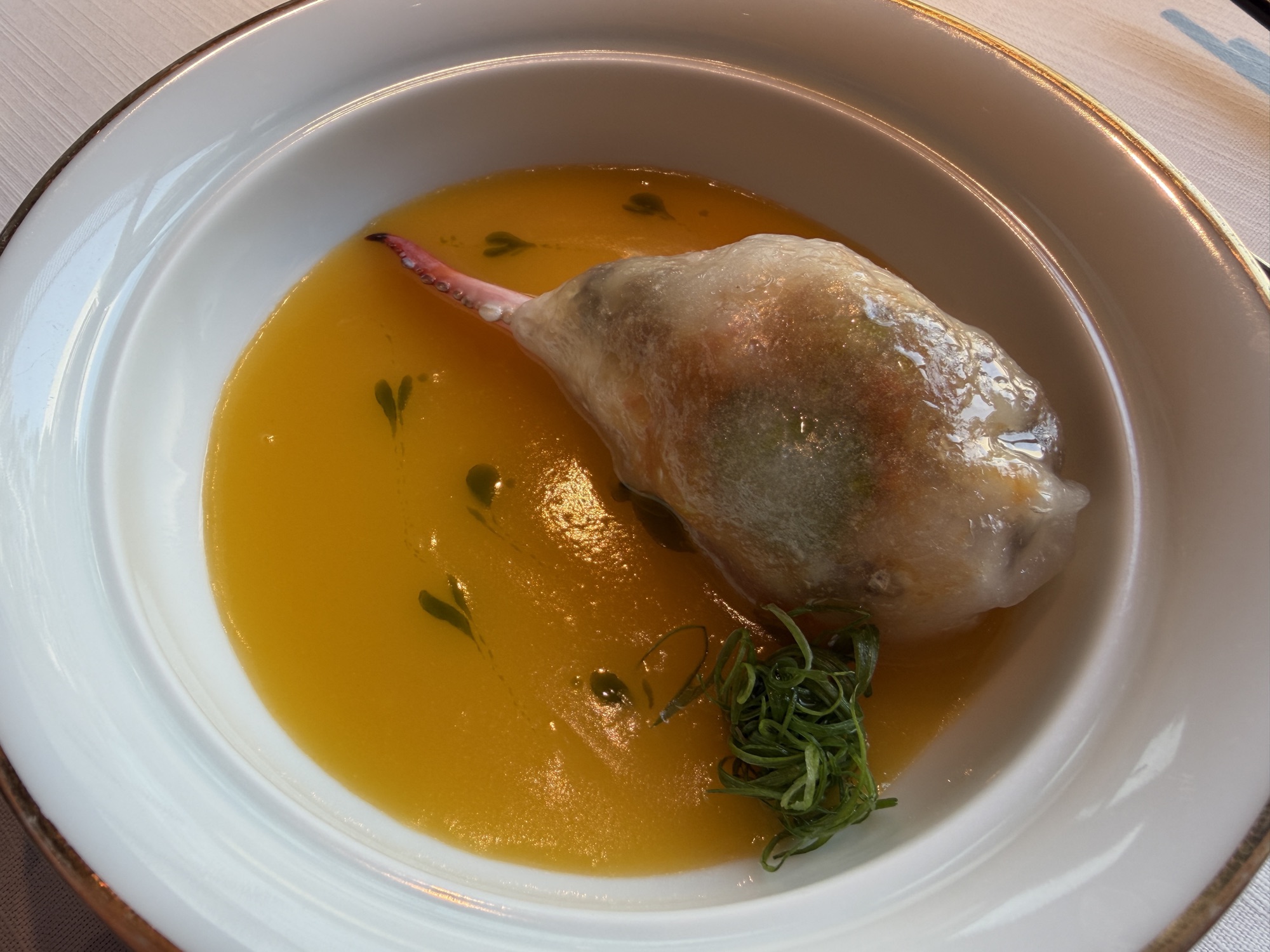 Steamed crab claw dumpling at Yu Ting Yuan at Four Seasons Hotel Bangkok at Chao Phraya River