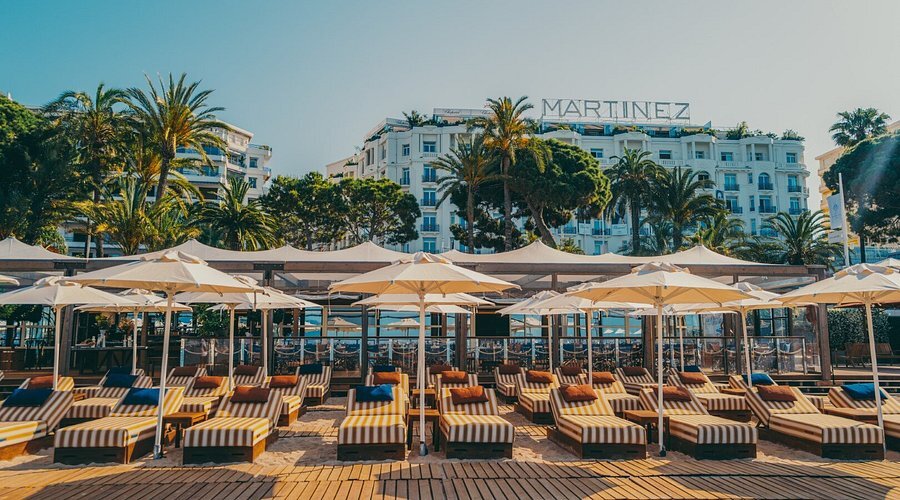 La Plage du Martinez beach club with striped loungers in front of the Hôtel Martinez in Cannes