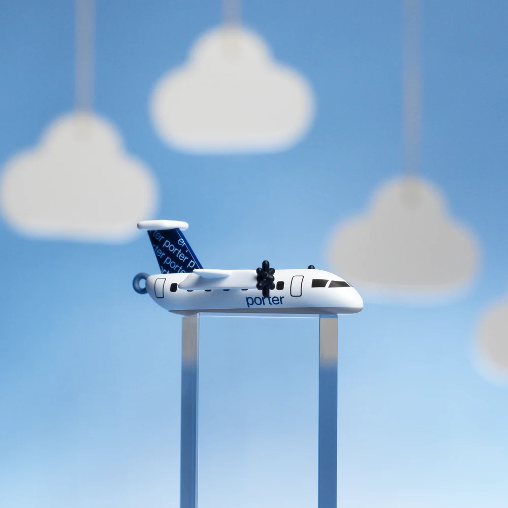 De Havilland Dash 8-400 vinyl figure from the Porter Airlines Little Things blind box collection