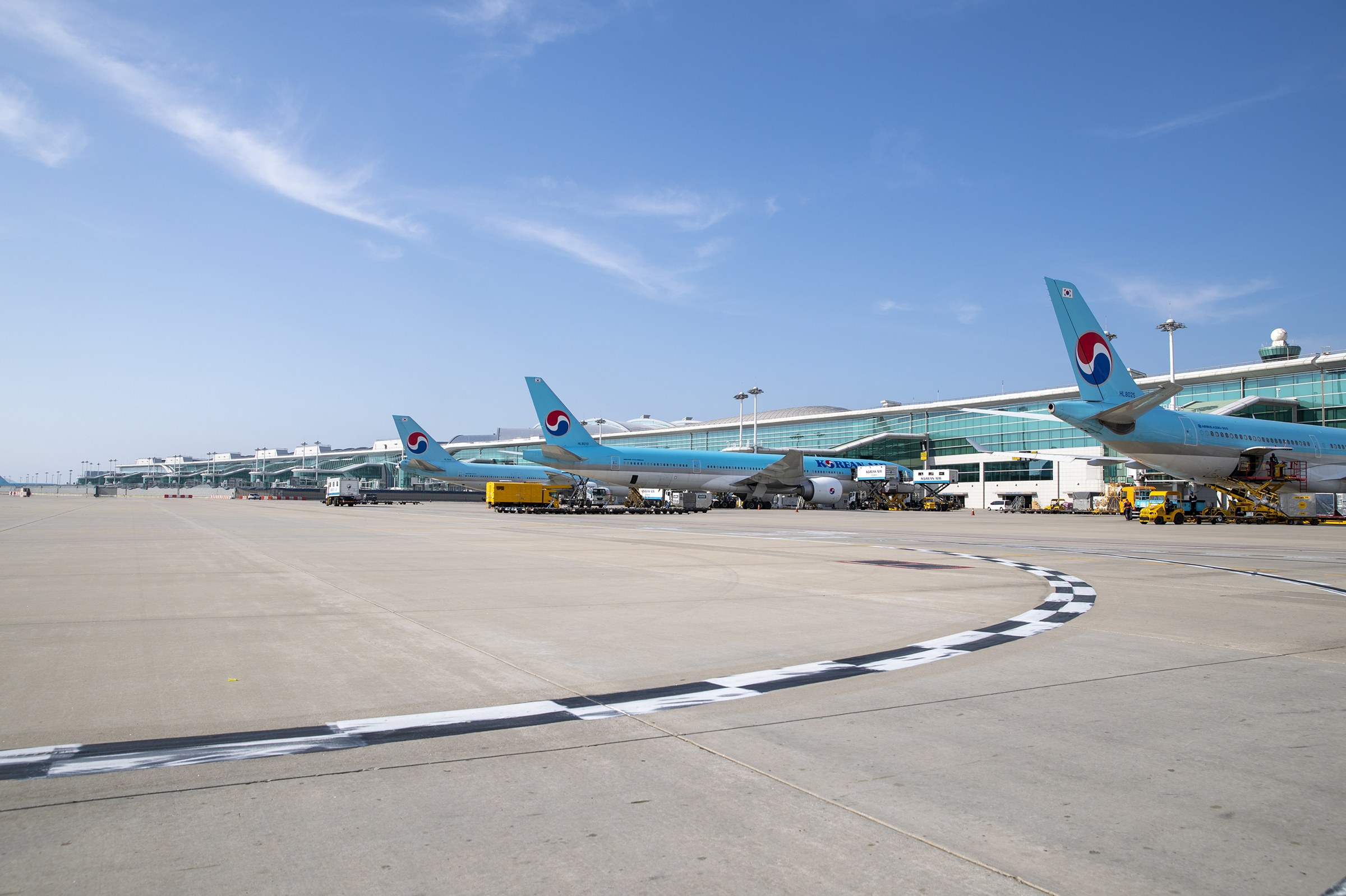 Korean Air aircraft on the apron at Incheon Terminal 2