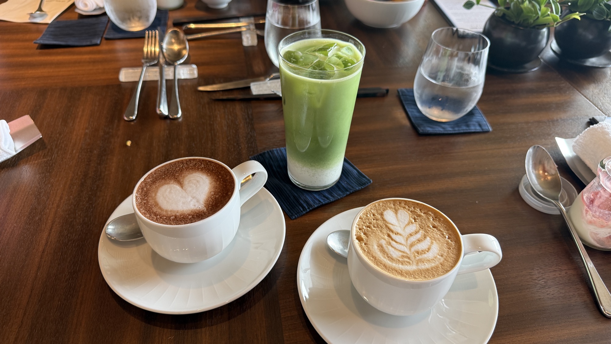 Coffee and iced matcha service in the Club Lounge